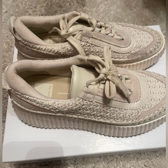Like new Dolce Vita Dolen Pearl Sneakers Size 8. Retails for $89 - Picture 4 of 7